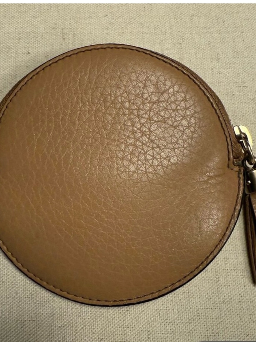 Gucci Tan Leather GG Embossed Round Coin Pouch - Picture 7 of 9